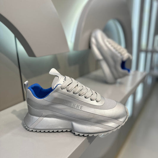 Simple trendy breathable and non-slip sneakers